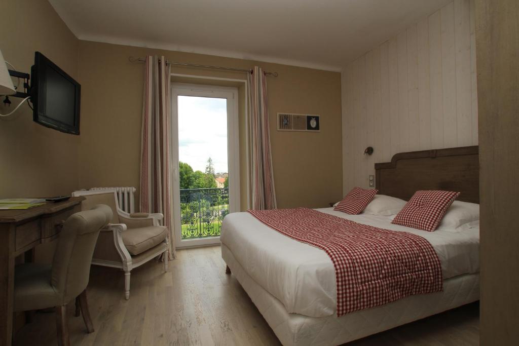 Logis Hotel Restaurant Spa Beau Site Люксойл-ле-Бан Стая снимка