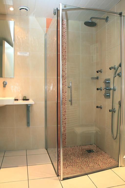 Logis Hotel Restaurant Spa Beau Site Люксойл-ле-Бан Екстериор снимка